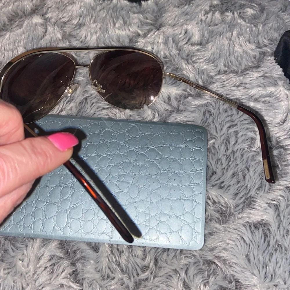 Gold rimmed sunglasses 🕶️